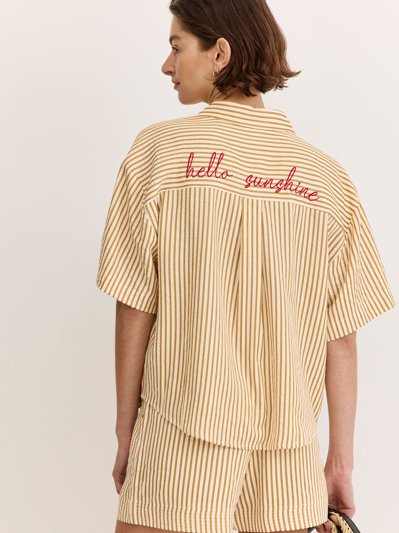 חולצת סיר סאקר מכופתרת