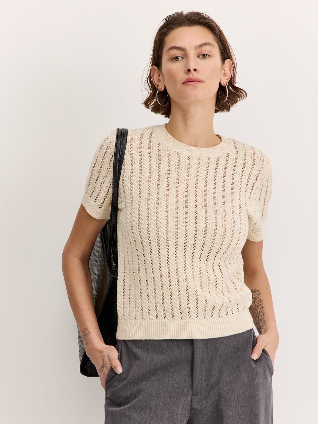 חולצת T סרוגה בטקסטורה עדינה