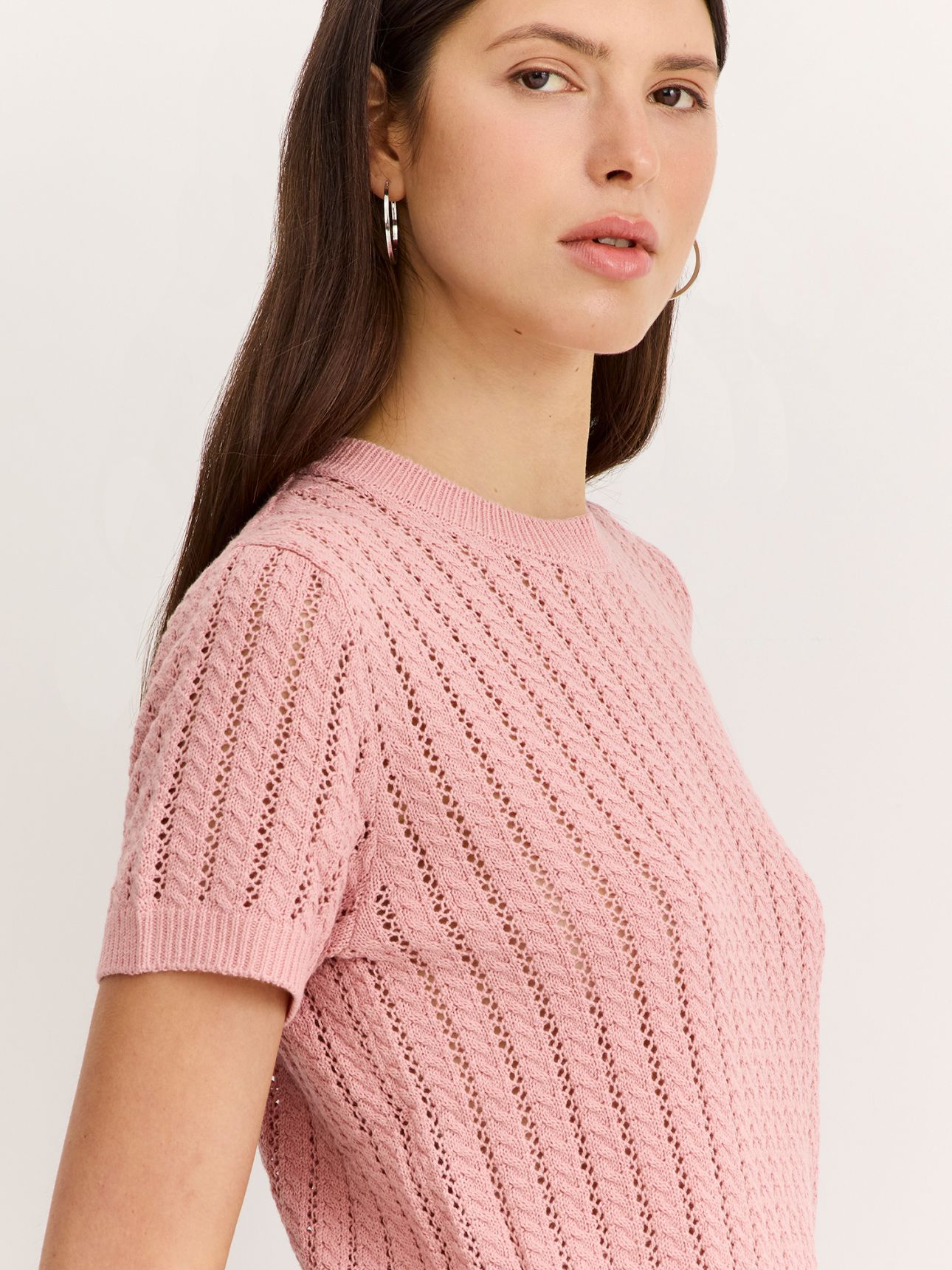 חולצת T סרוגה בטקסטורה עדינה