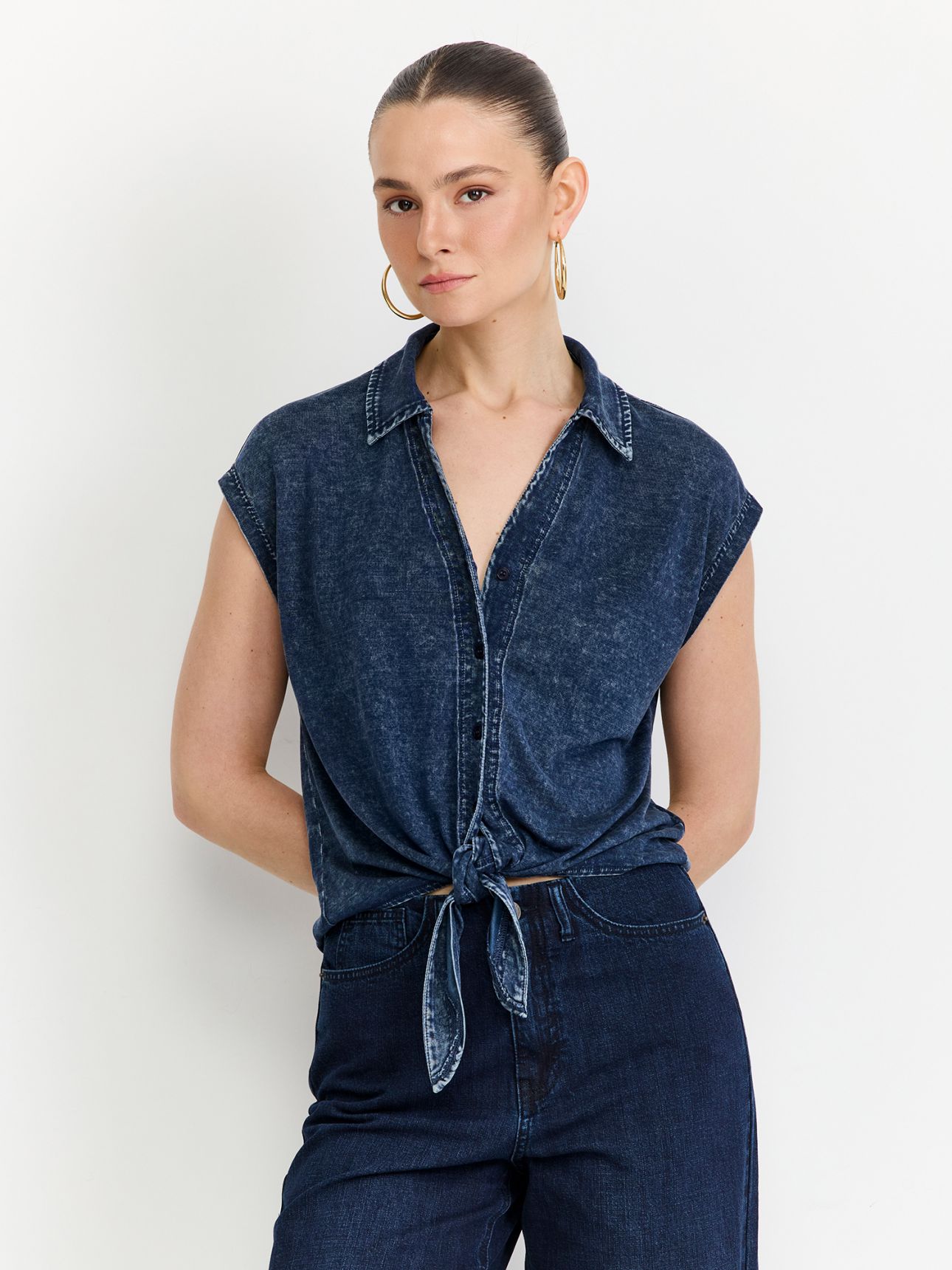 חולצת טי קשירה