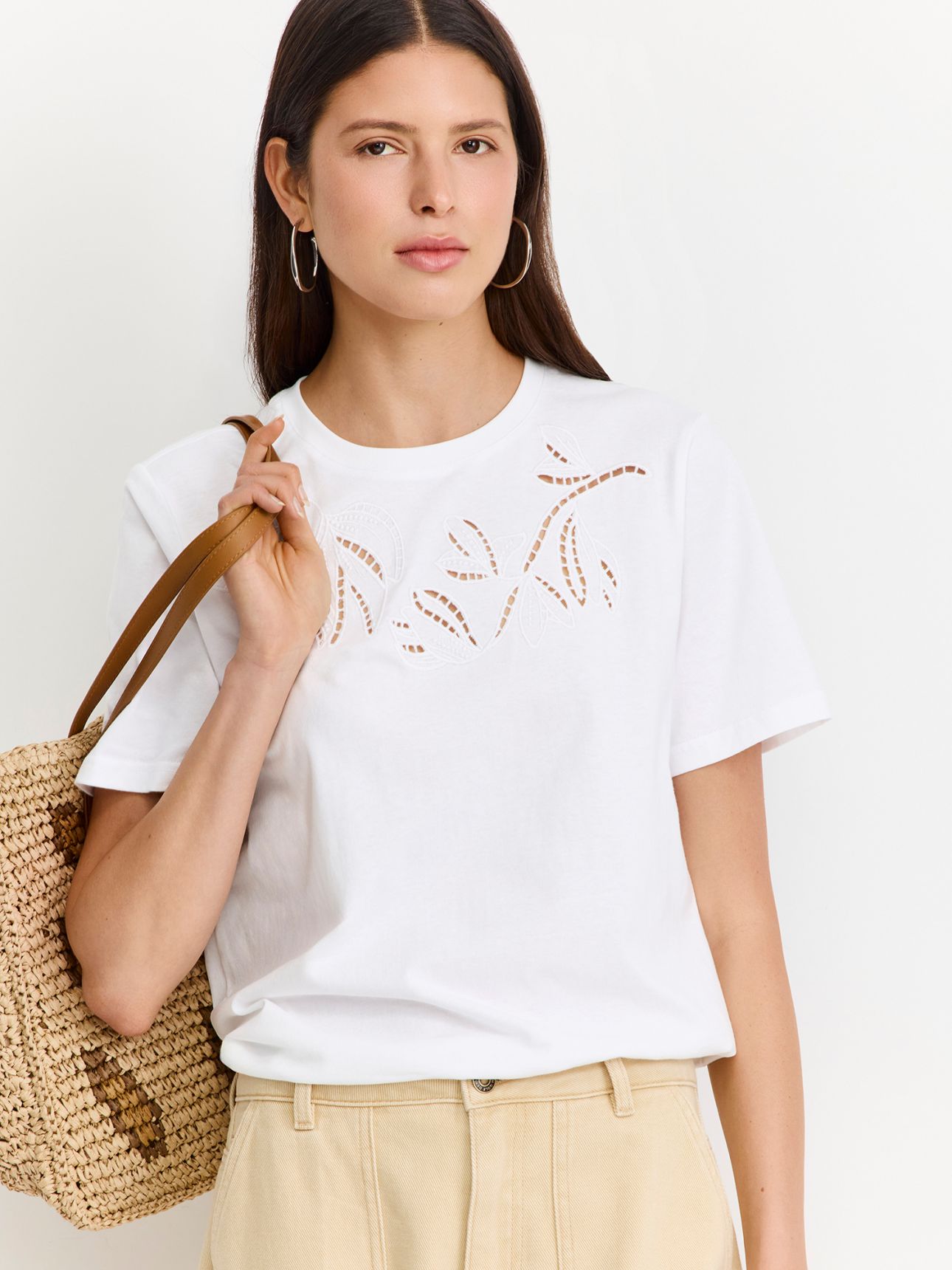 טי שירט בשילוב רקמה