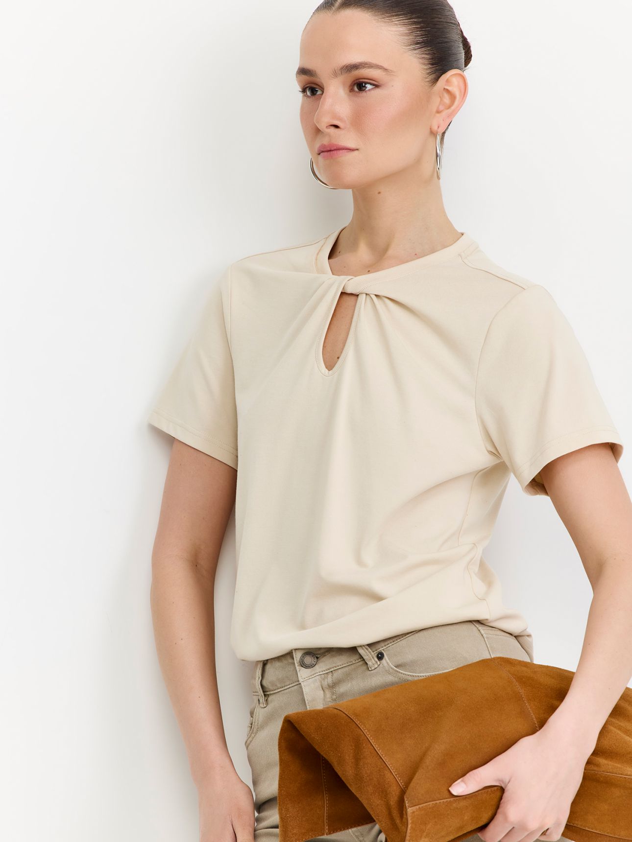 טי שירט פתח טוויסט