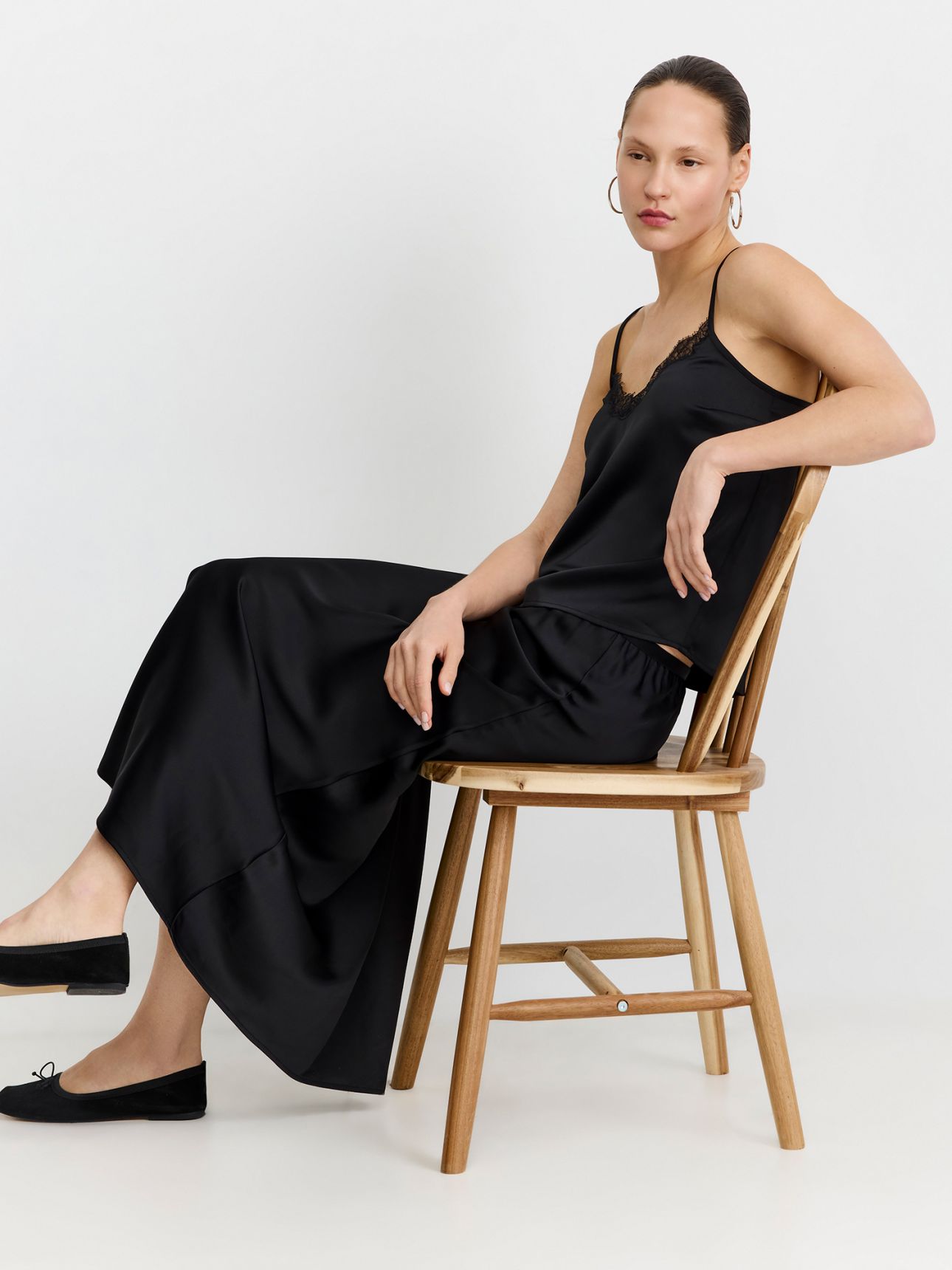 גופיית סטן בשילוב תחרה