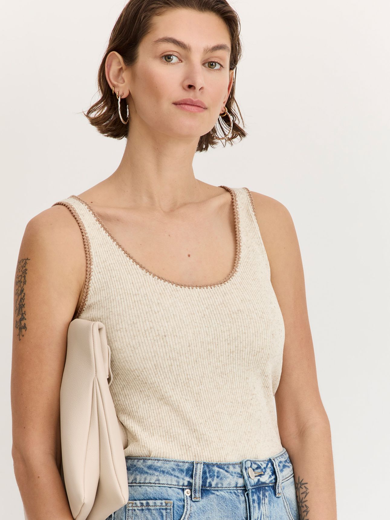 גופייה בעיטור קרושה