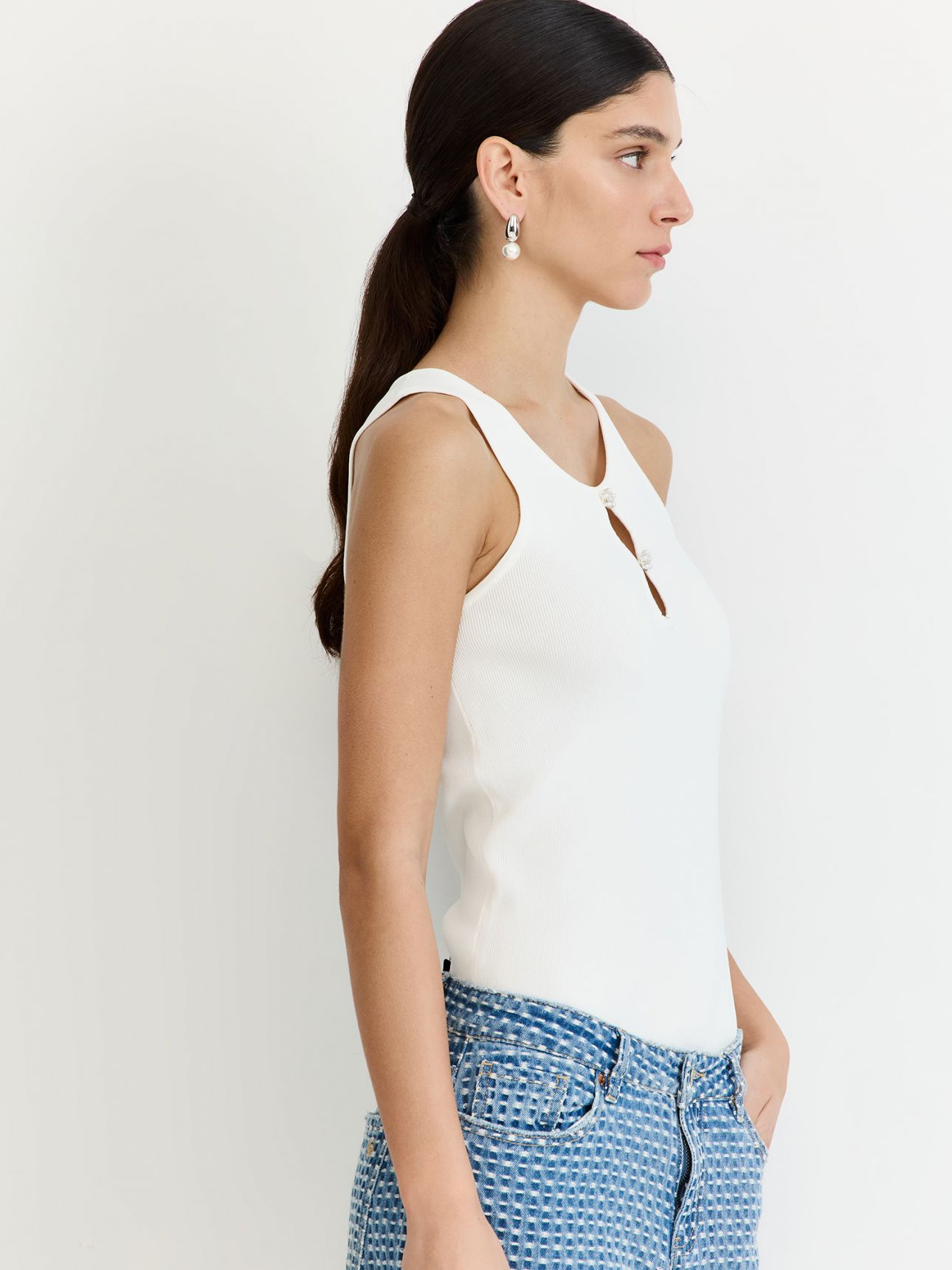 גופייה סרוגה עם אלמנט מוזהב