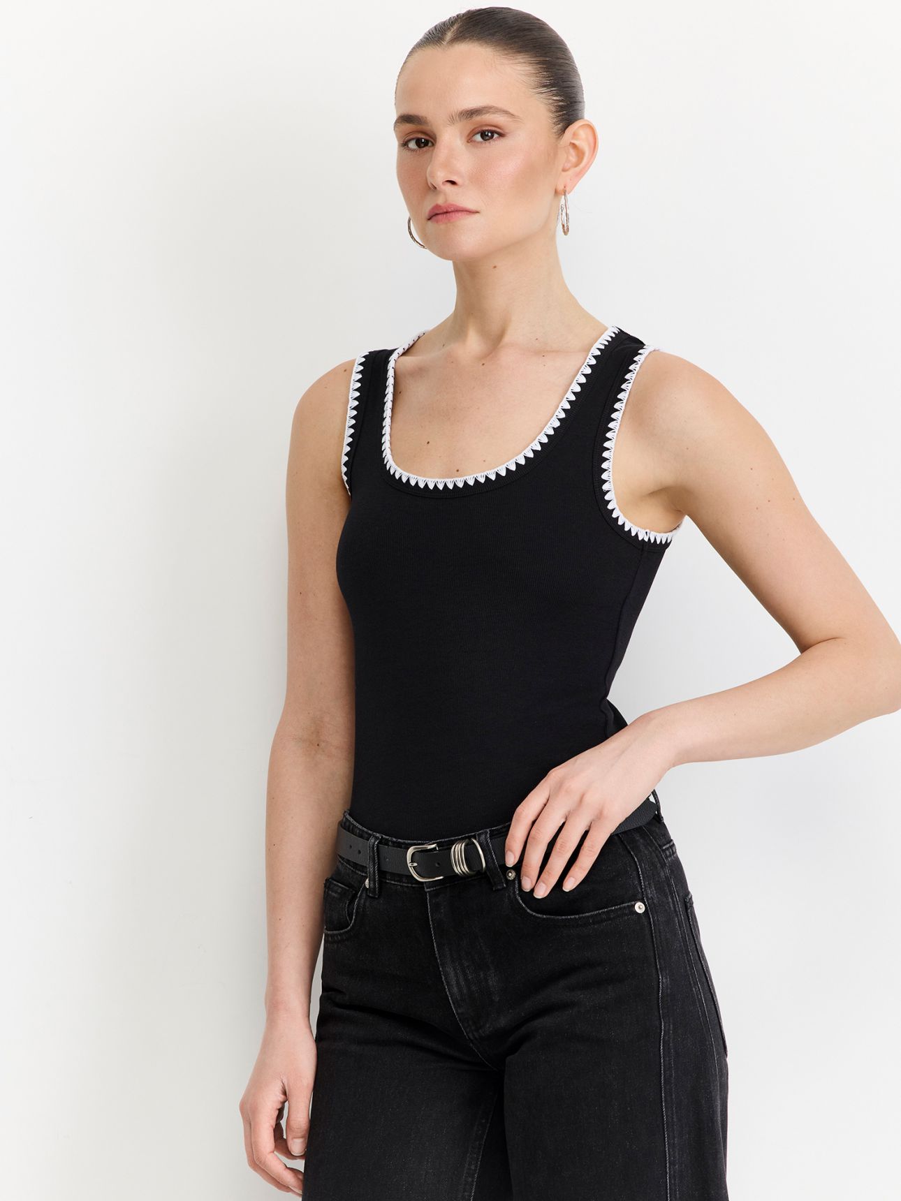 גופיית ריב עם רקמה