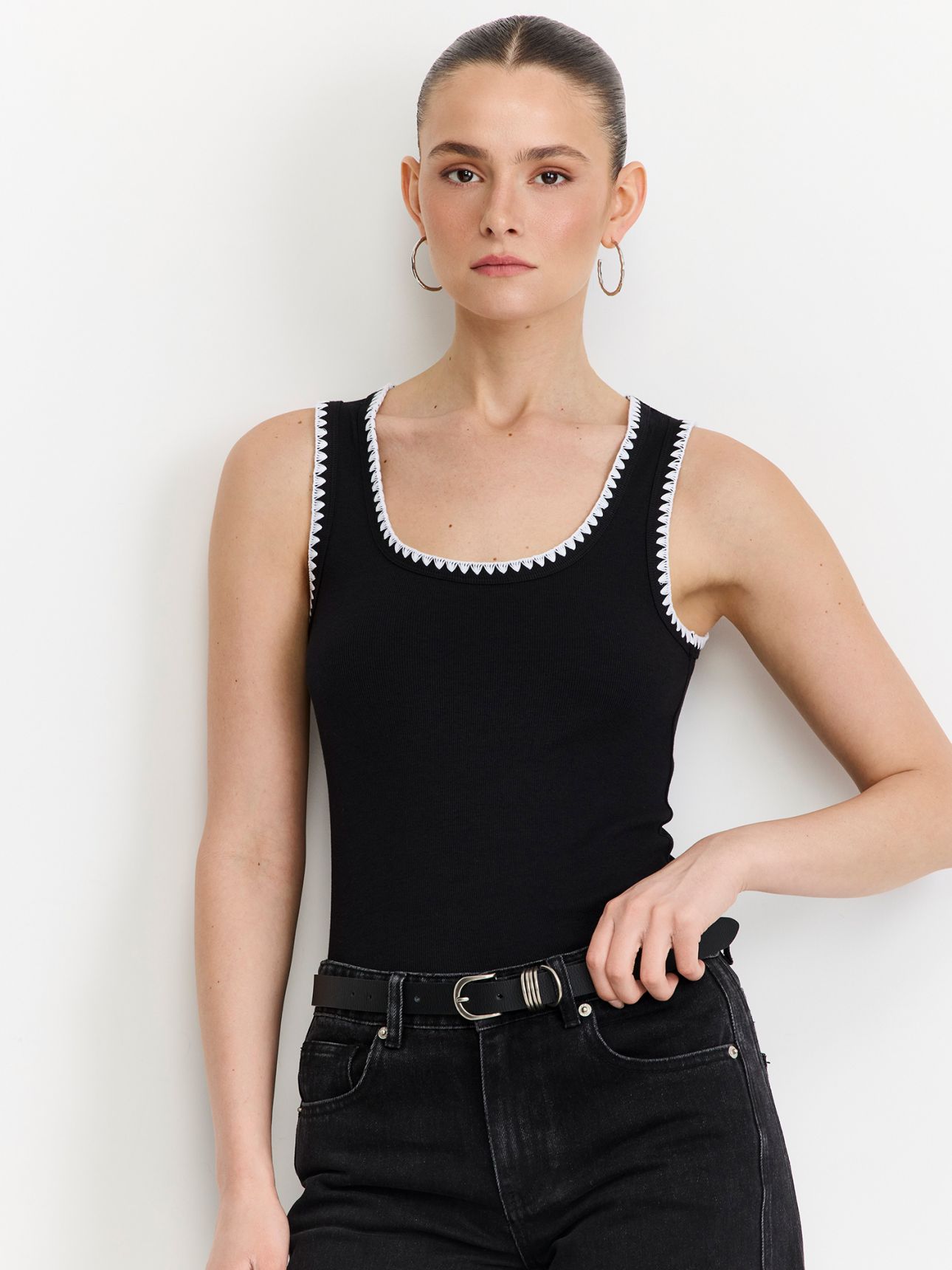 גופיית ריב עם רקמה