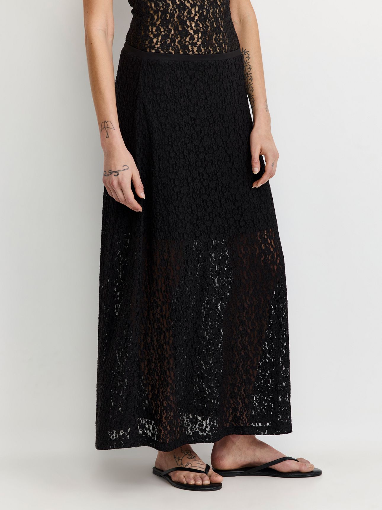 חצאית מידי תחרה