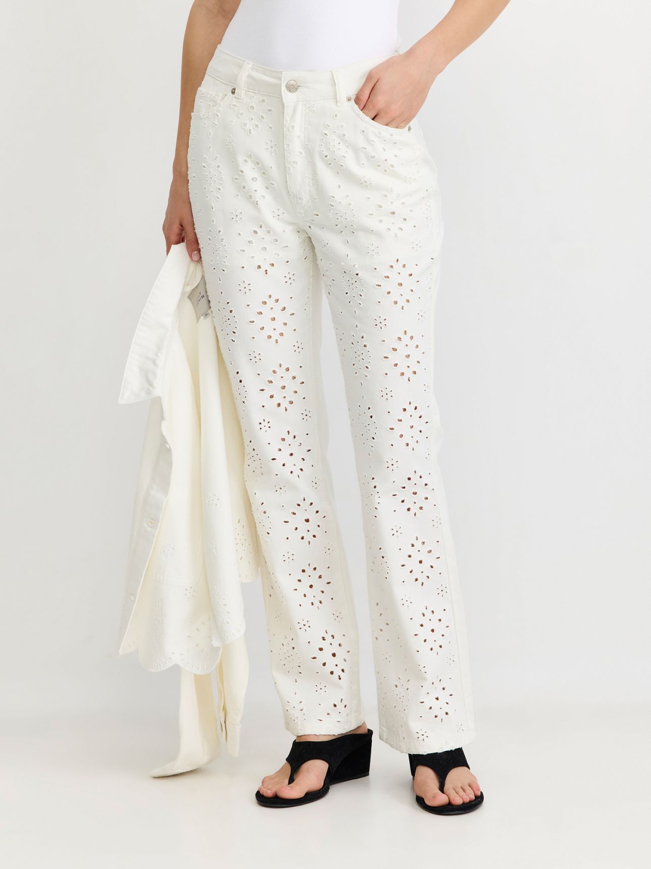 מכנסי כותנה רקומים