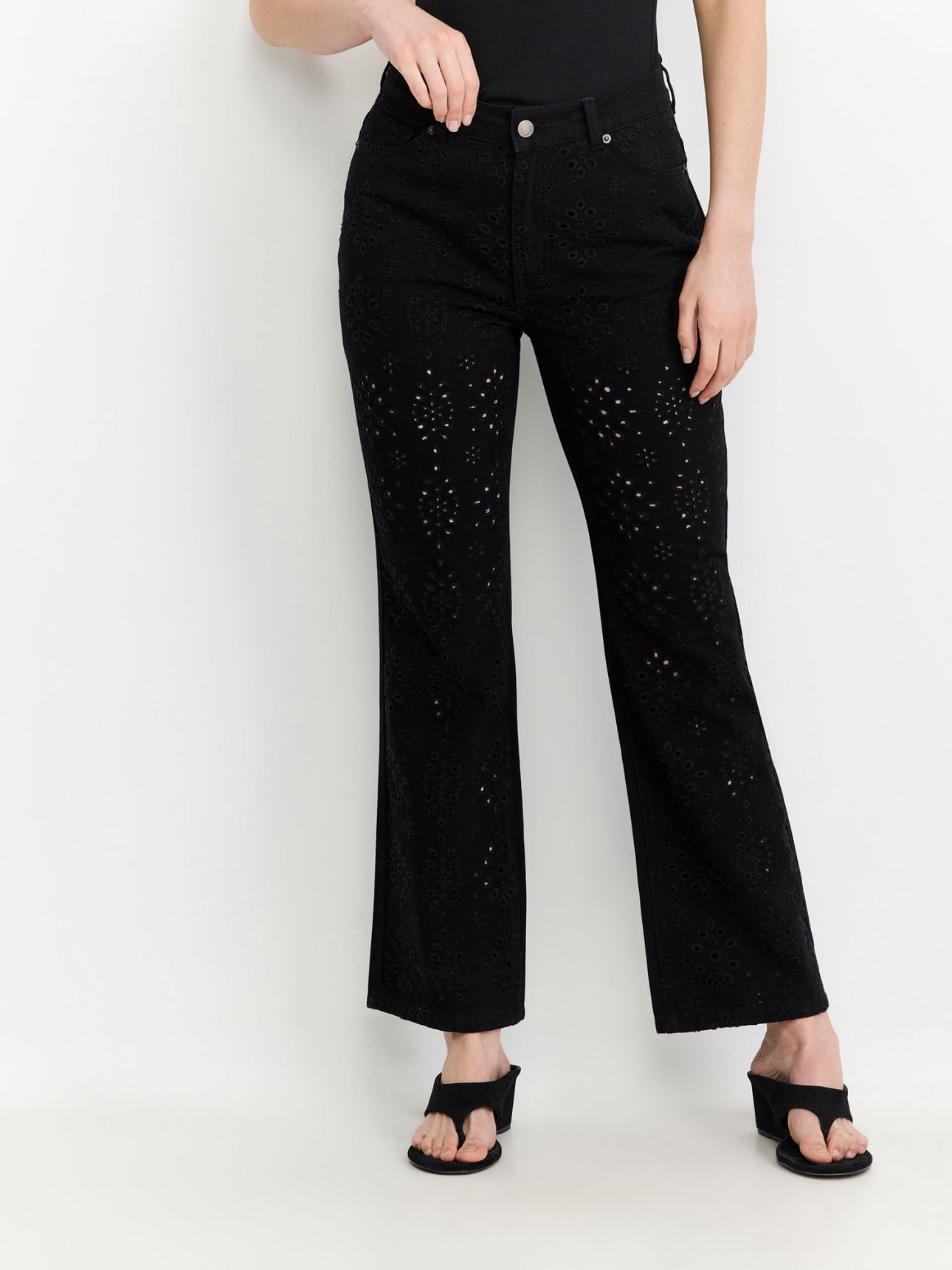 מכנסי כותנה רקומים