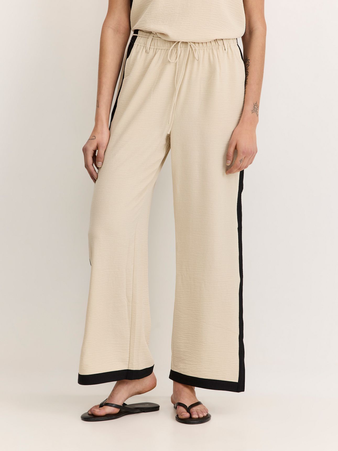 מכנסי רגל רחבה פס קונטרסט