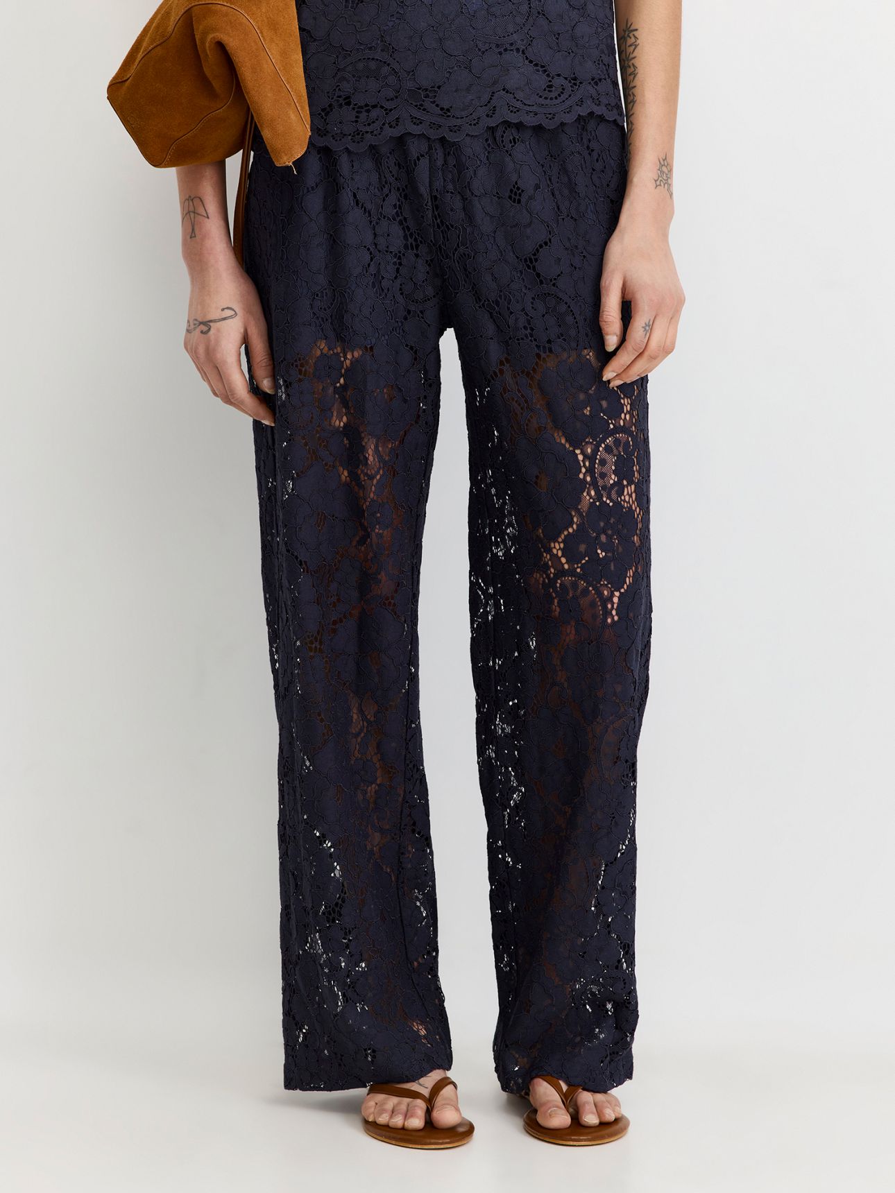 מכנסי תחרה מותן אלסטית