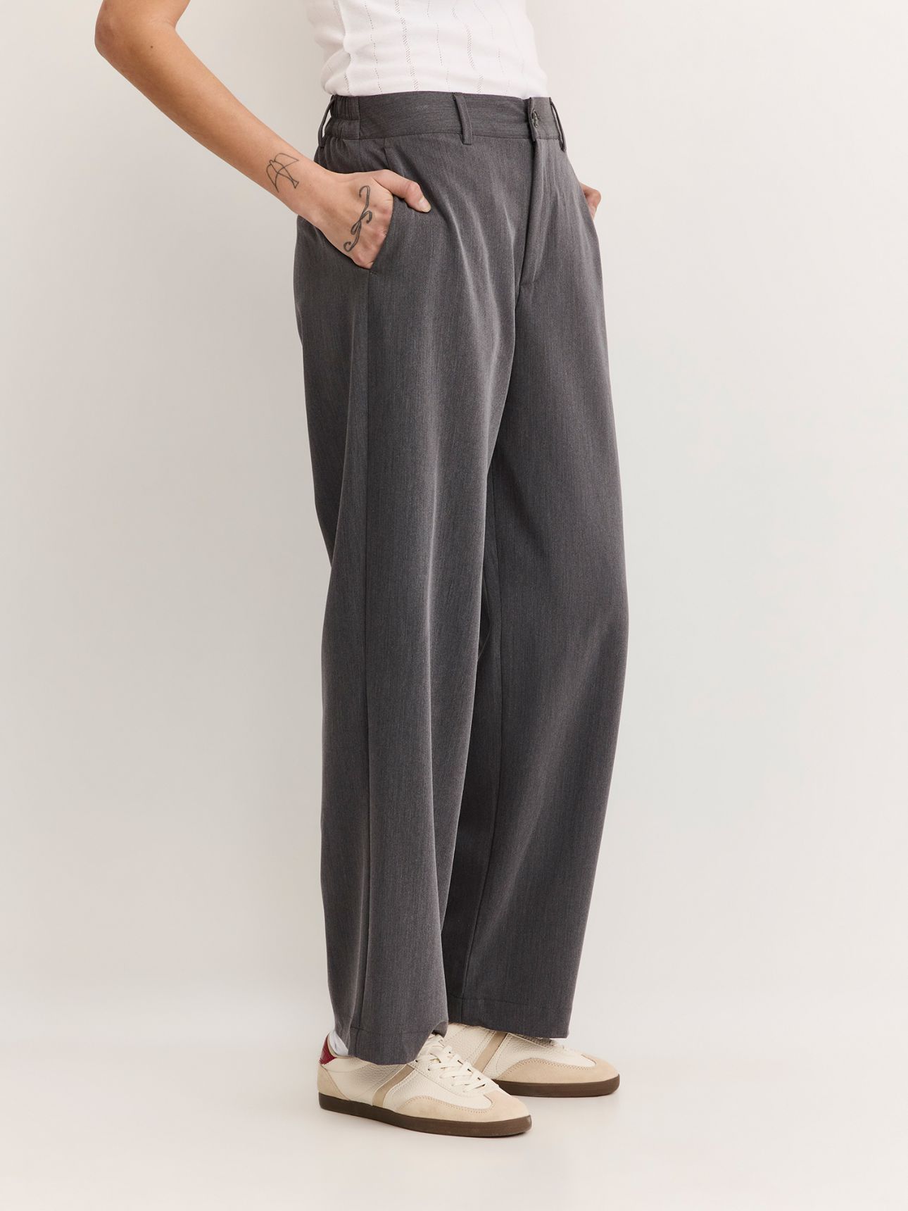 מכנסיים מחוייטים