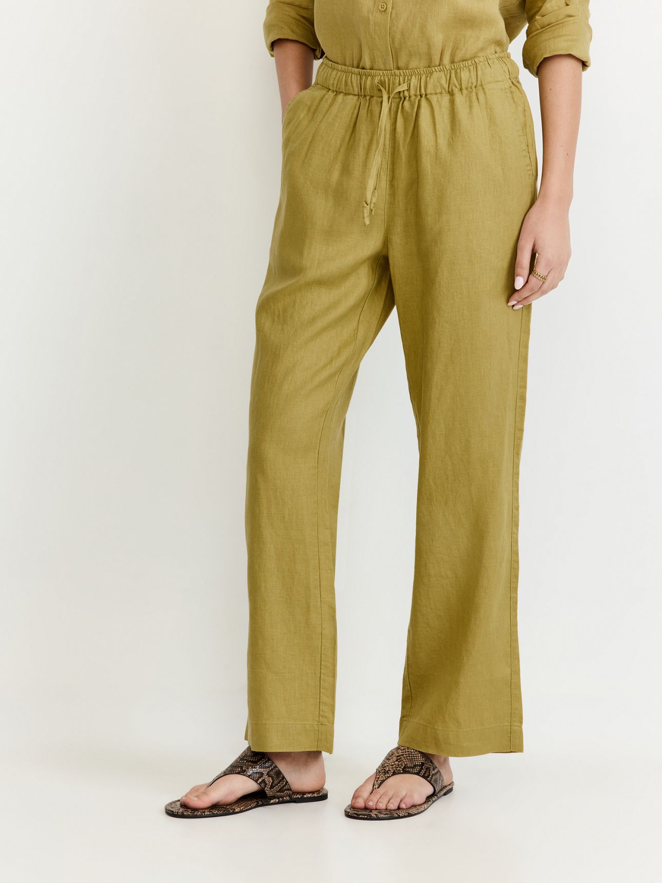 מכנסי פשתן ארוכים