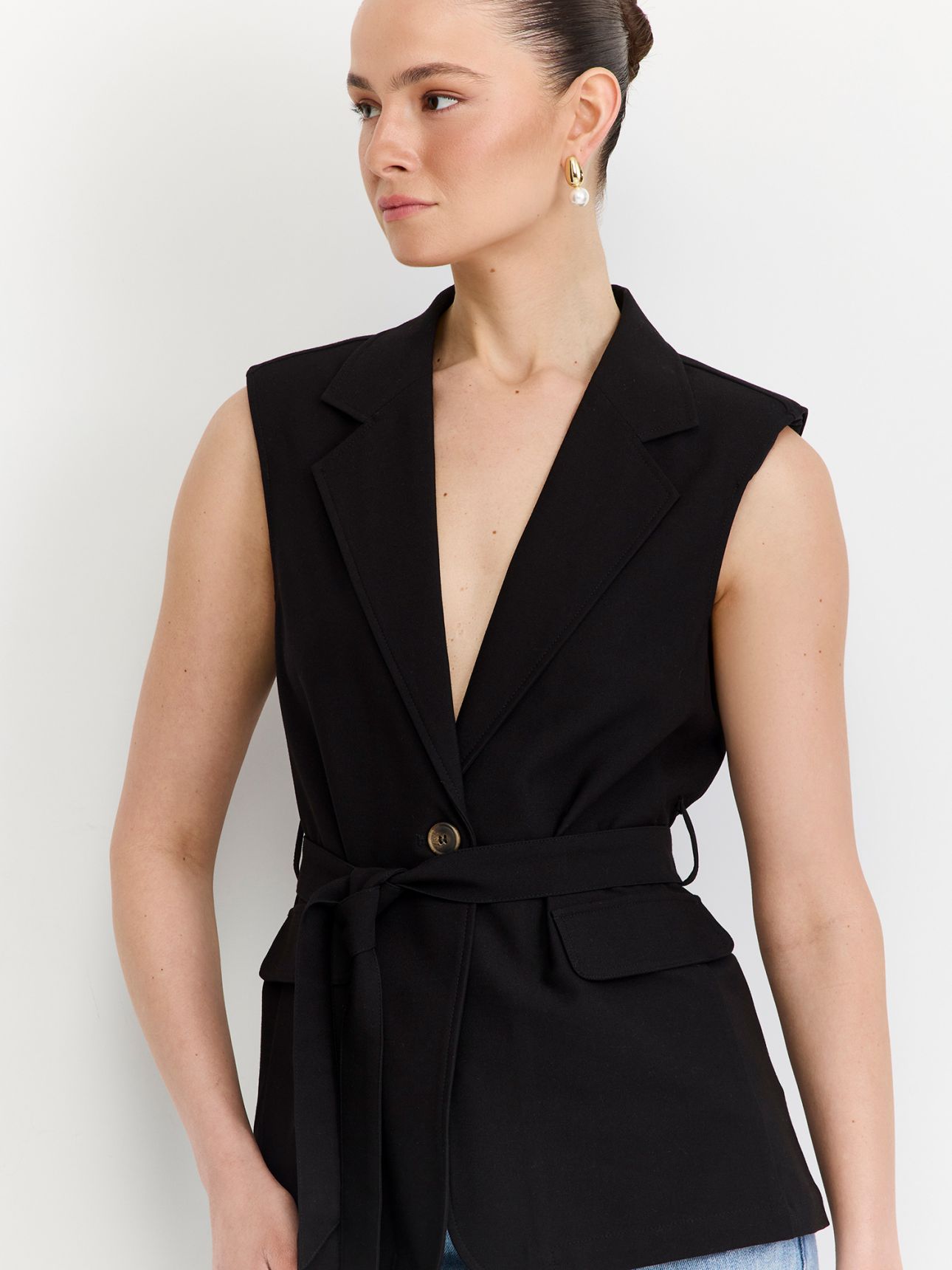 ווסט מחוייט עם חגורה