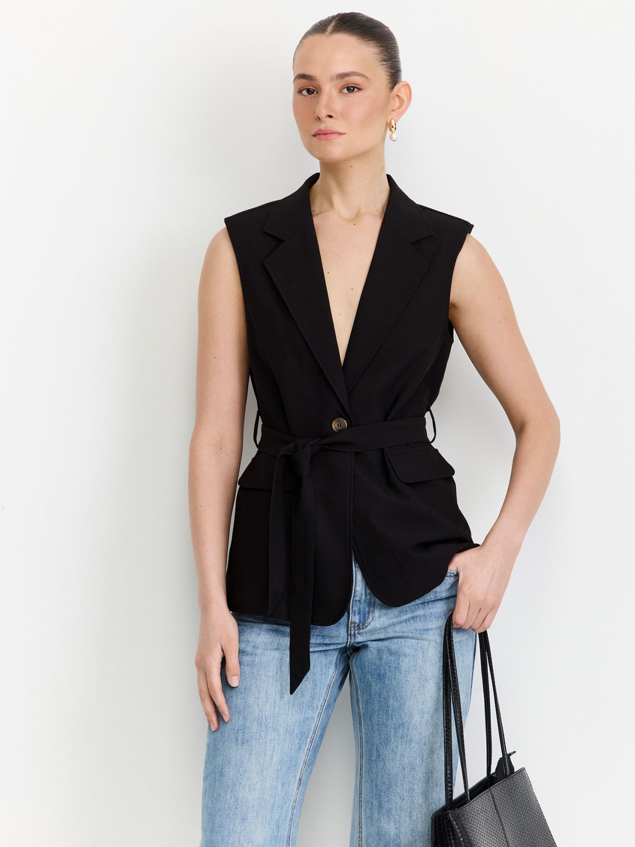 ווסט מחוייט עם חגורה