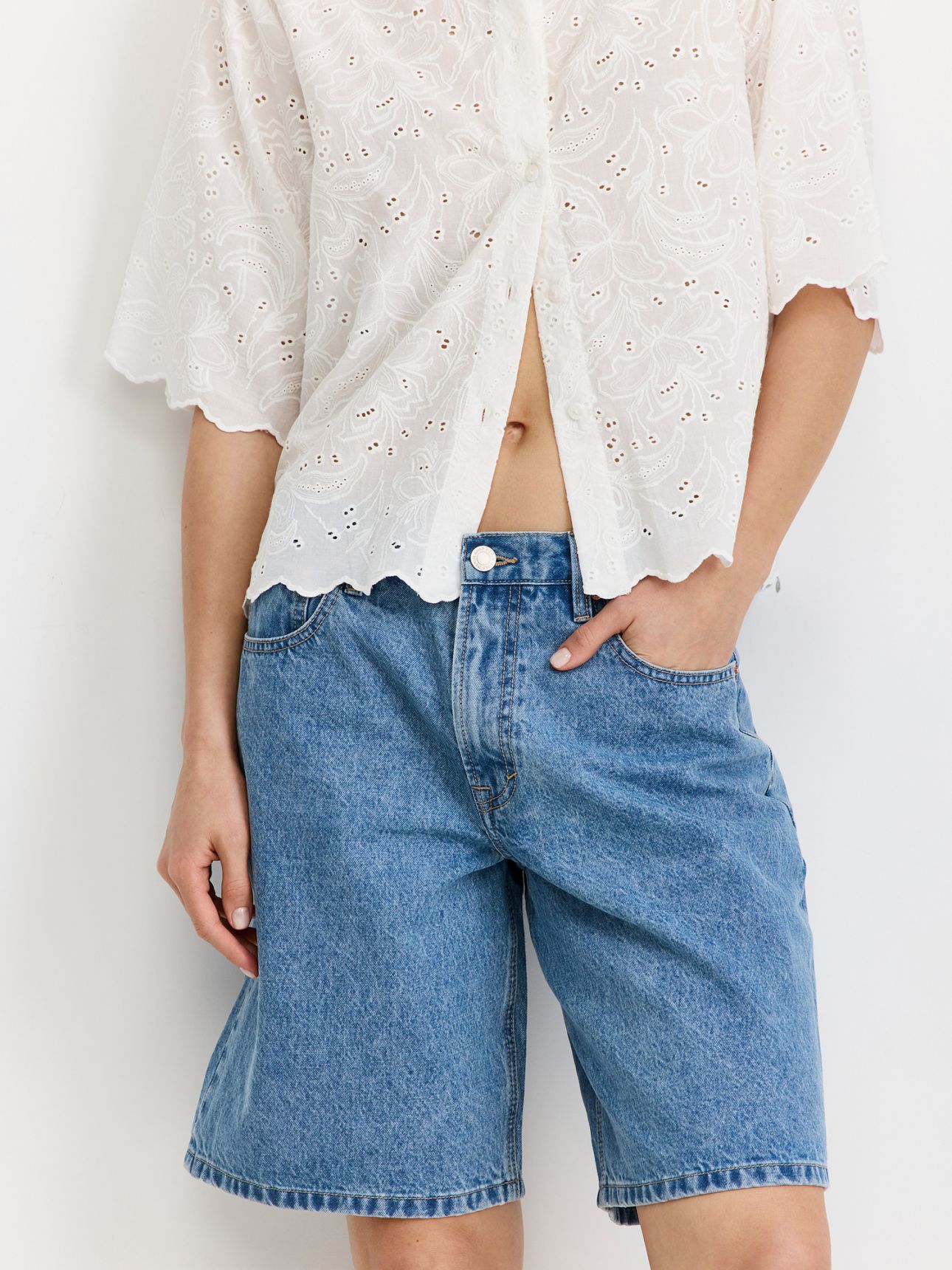 מכנסי ברמודה ג’ינס