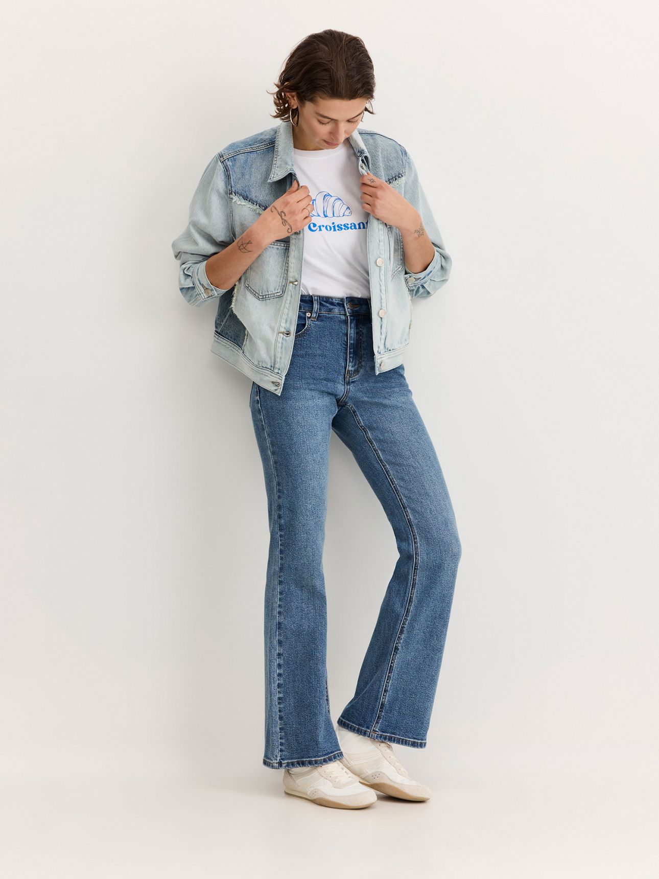 ג’ינס בגזרת BOOTCUT