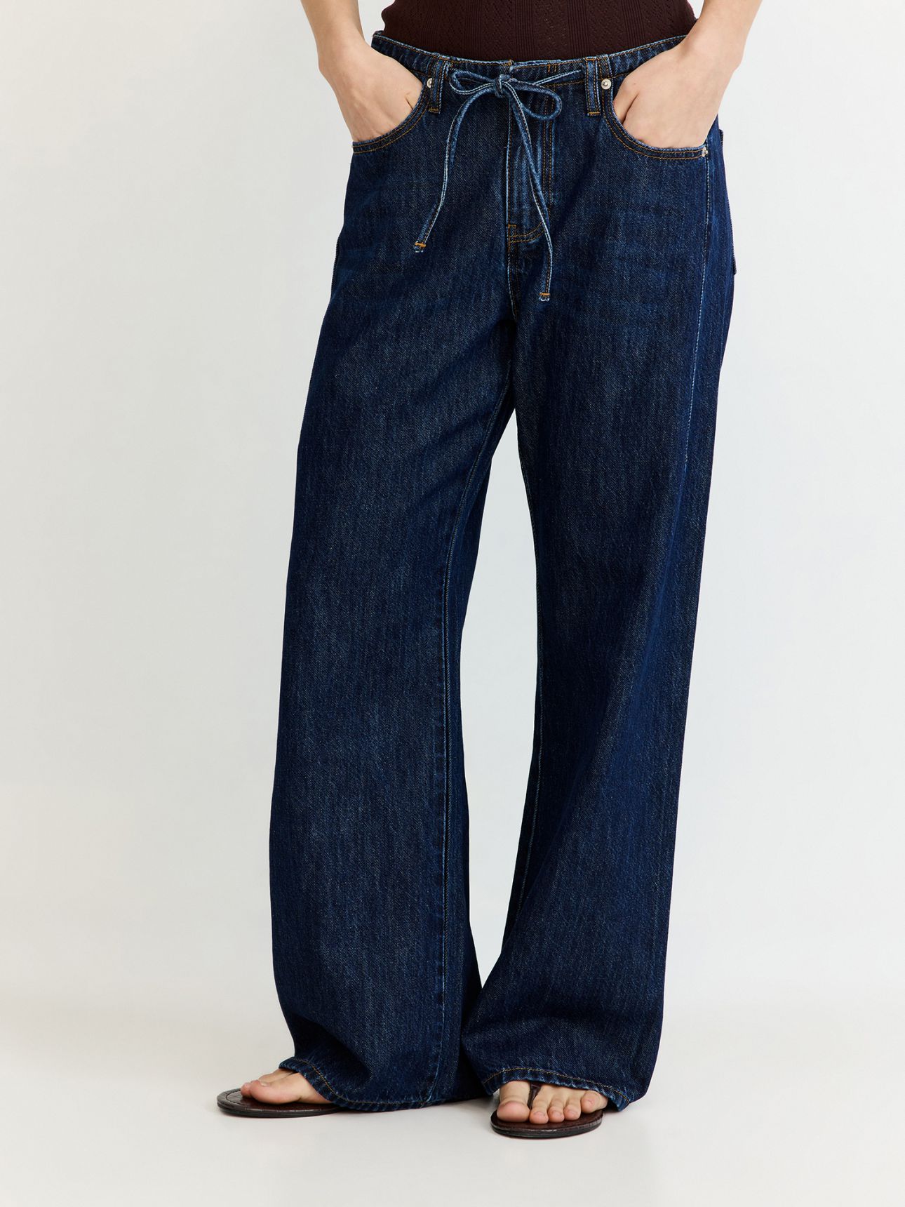 ג’ינס מותן אלסטית