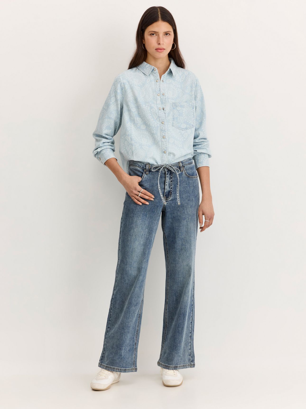 מכנסי ג’ינס WIDE LEG בשילוב חגורה