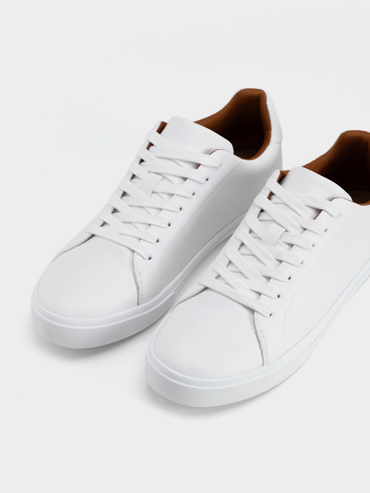 סניקרס במראה עור