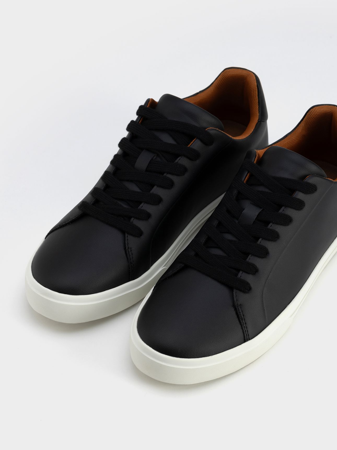 סניקרס במראה עור