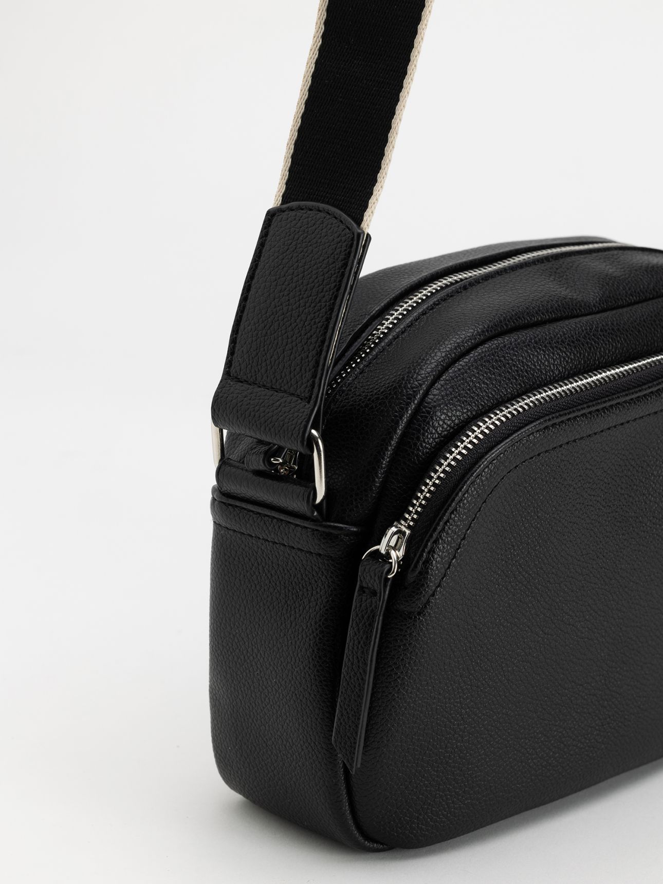 תיק קוביה במראה עור