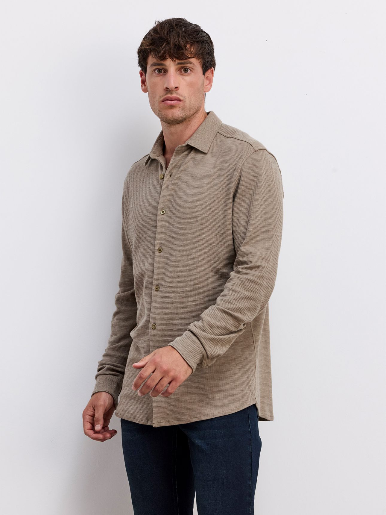 חולצה מכופתרת טקסטורת סלאב