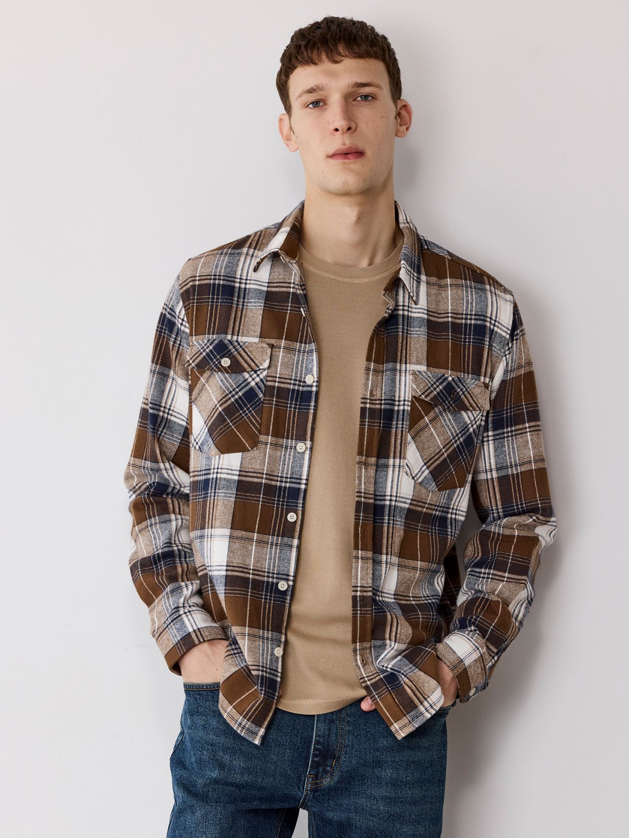 חולצה מכופתרת פלאנל כיסים