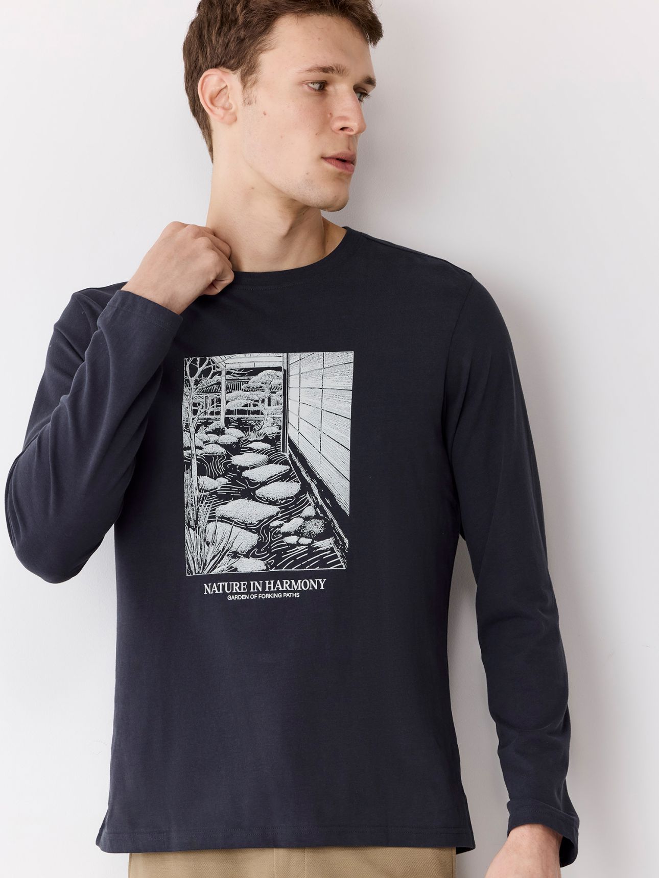 טי שירט ארוכה עם דפוס טבע