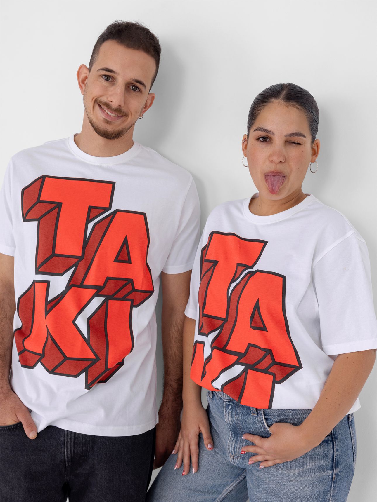 טישרט יוניסקס לוגו ענק טאקי