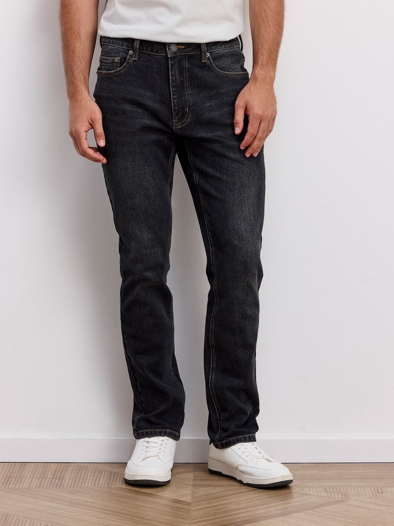 ג’ינס בגזרת SLIM