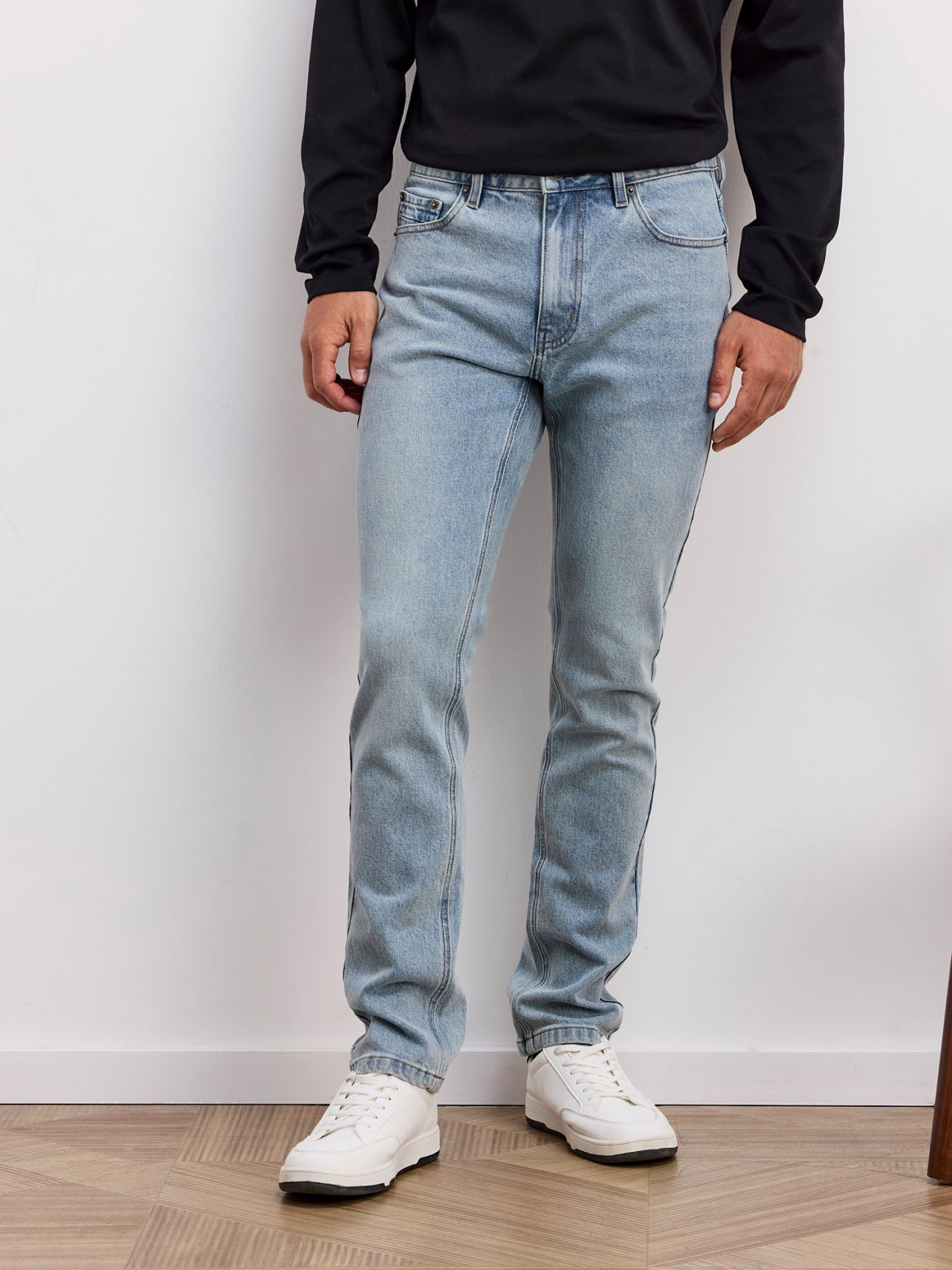 ג’ינס בגזרת SLIM