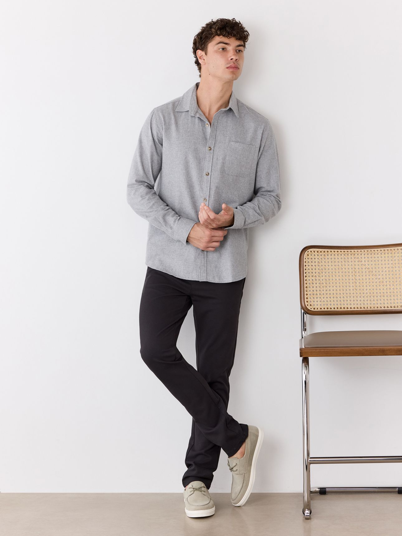 ג’ינס בגזרה ישרה