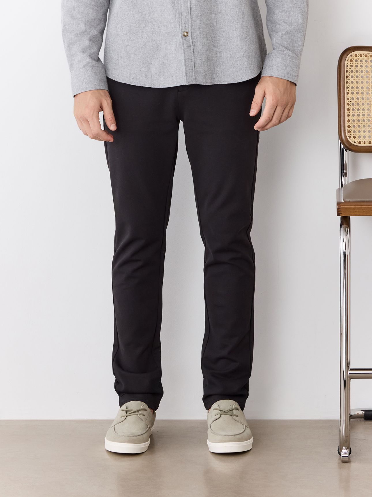 ג’ינס בגזרה ישרה