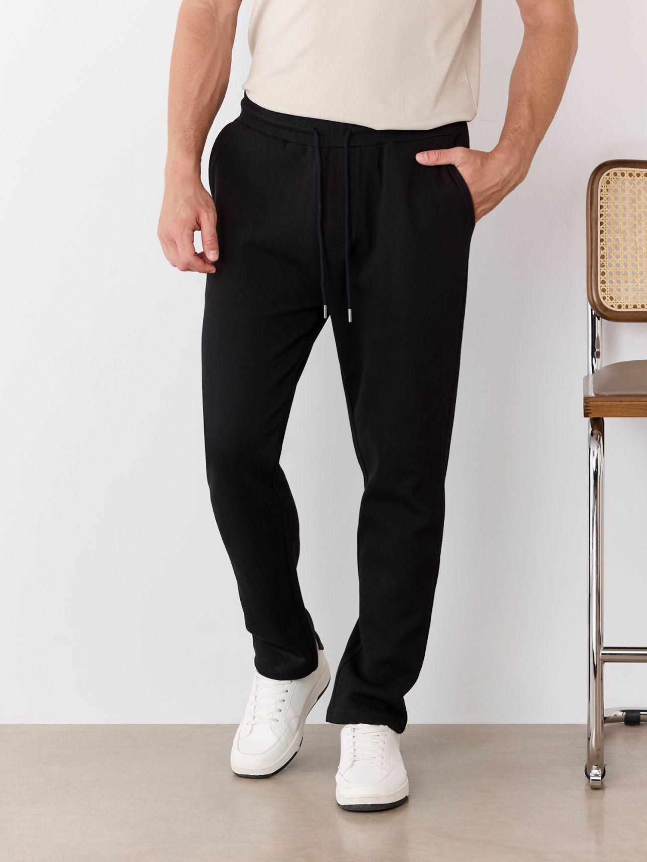 מכנסי צ’ינו ספורטיביים פיקה