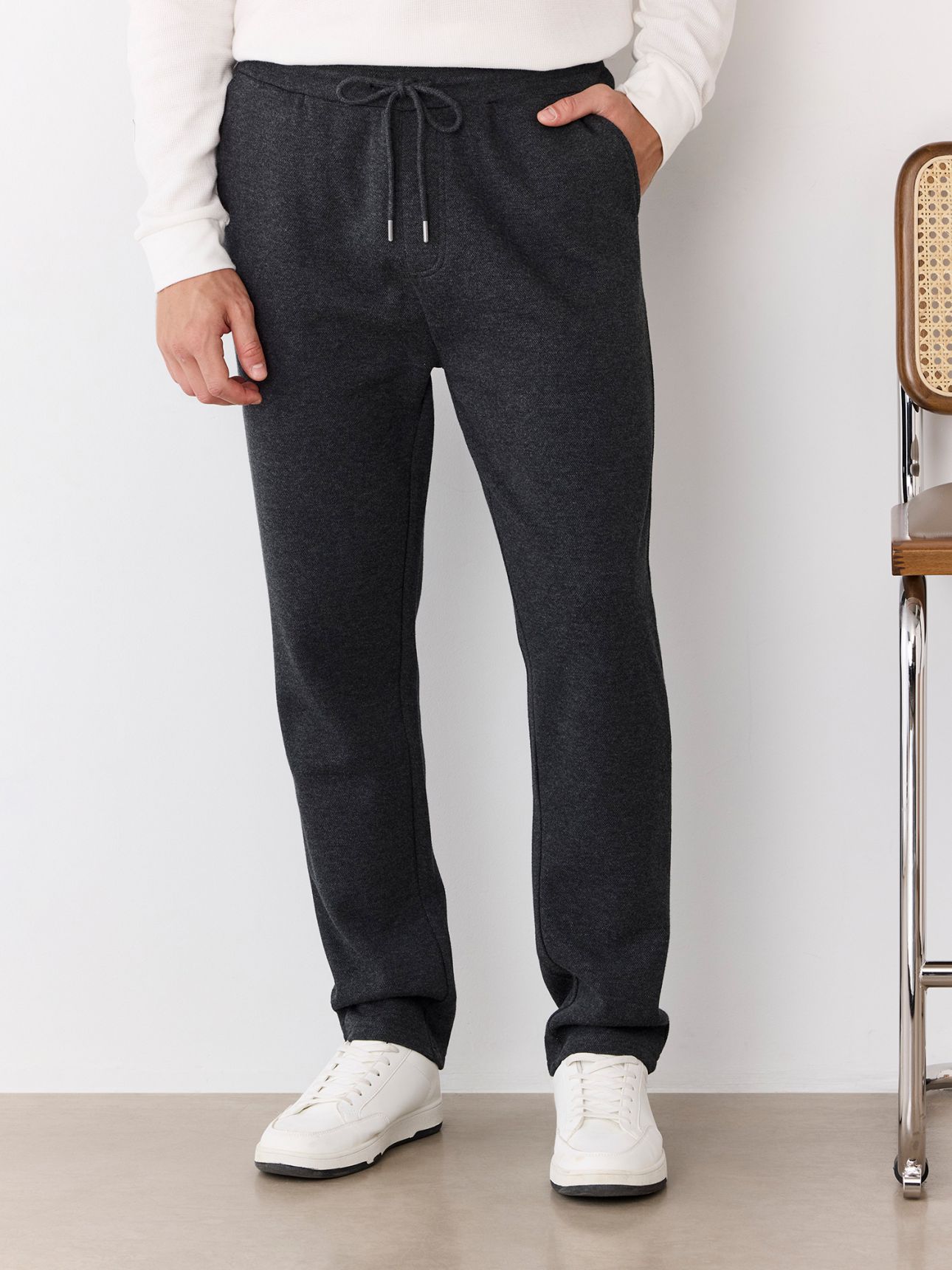 מכנסי צ’ינו ספורטיביים פיקה