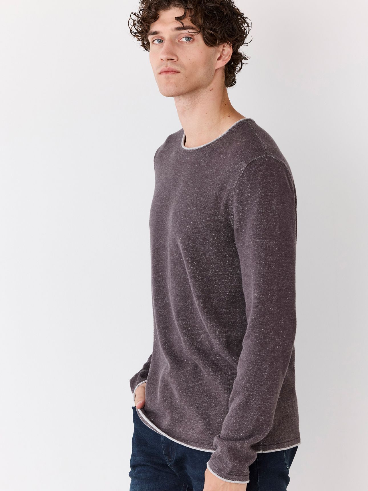 סוודר ניקי מתגלגל