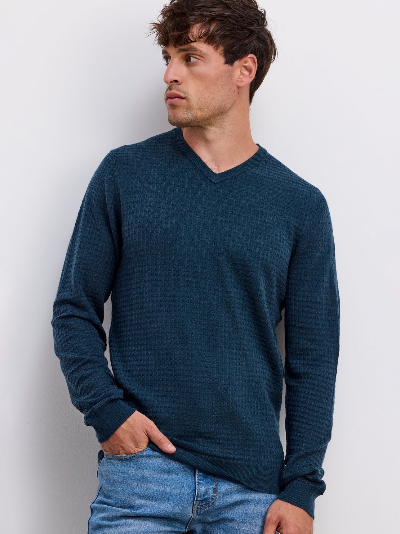 סוודר וי טקסטורה