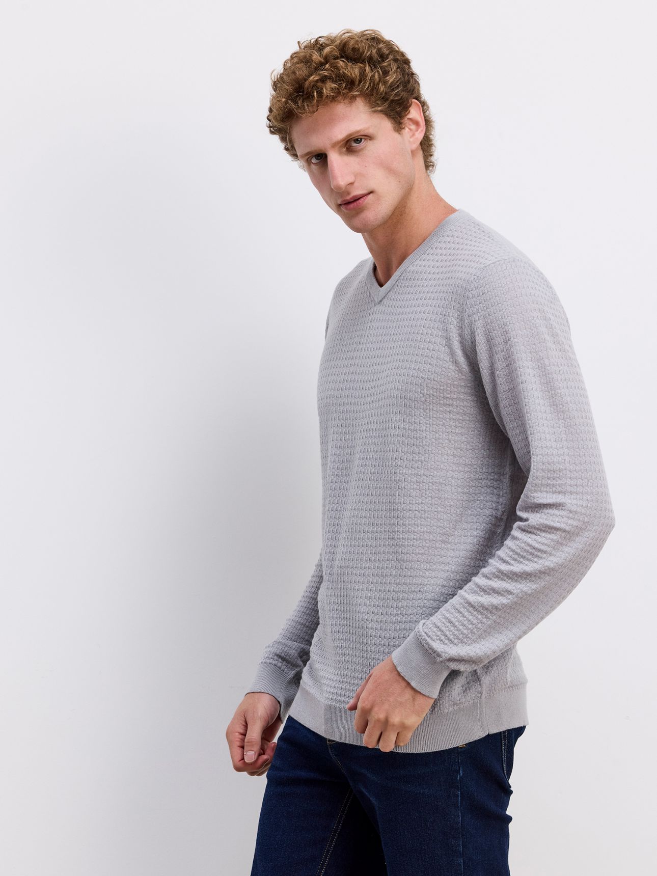 סוודר וי טקסטורה