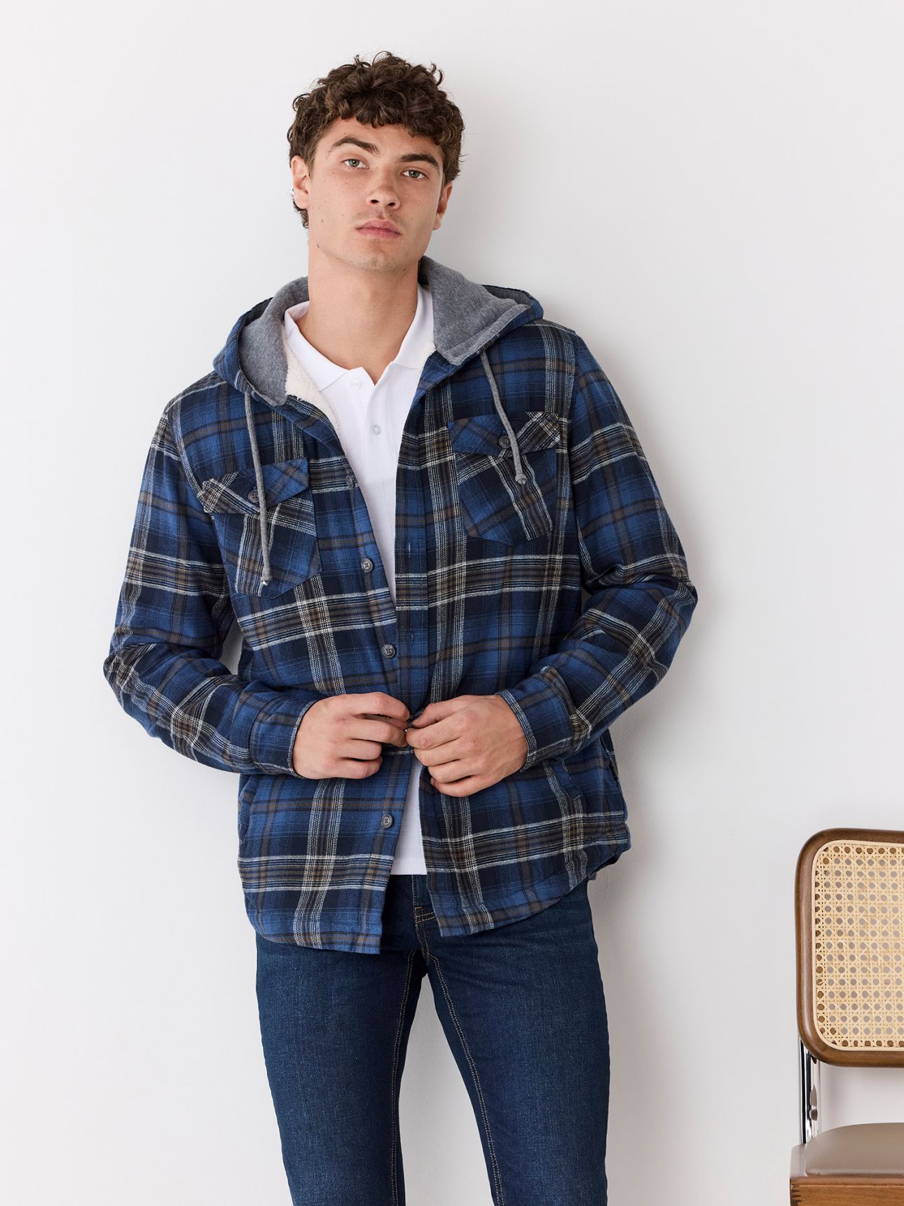 ג’קט משבצות עם כובע קפוצ’ון