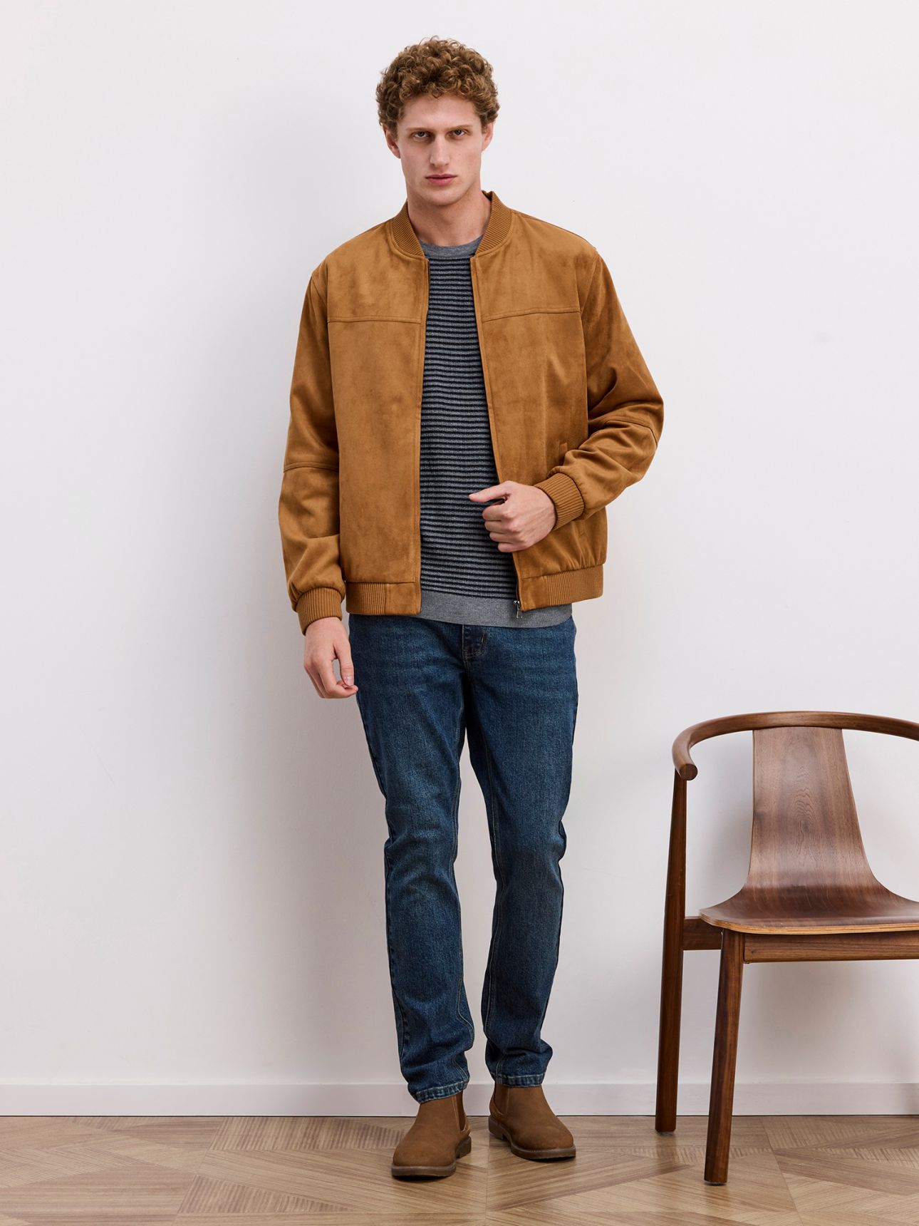 ג’קט בומבר במראה זמש