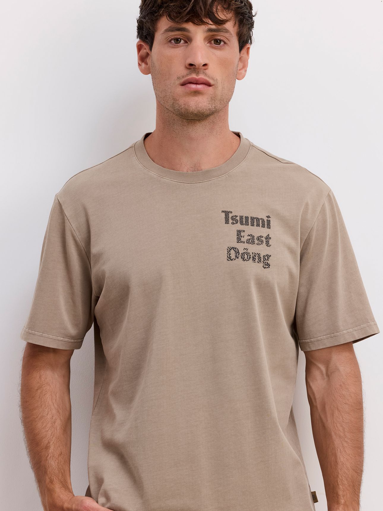 טי שירט קצרה ניקי עם דפוס