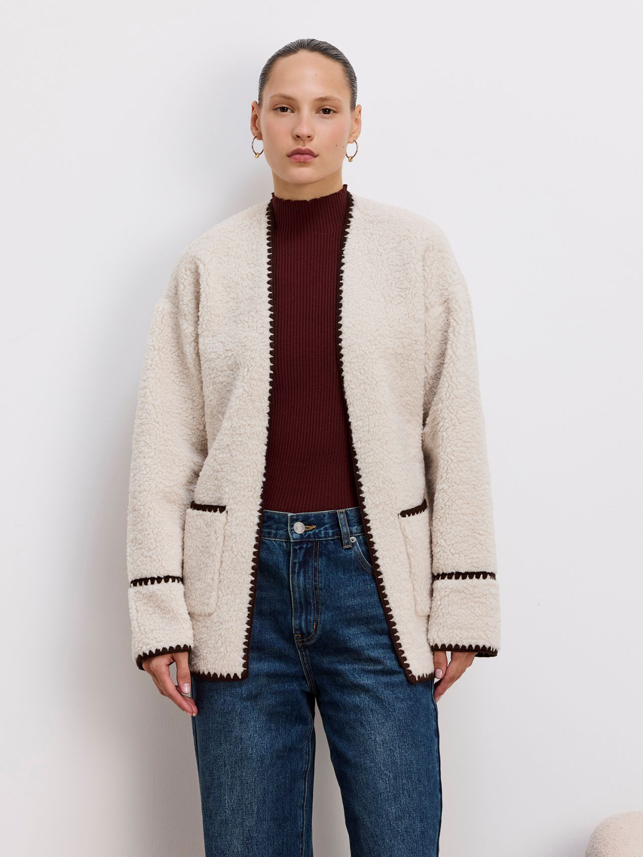 קרדיגן במראה צמרירי בשילוב רקמה