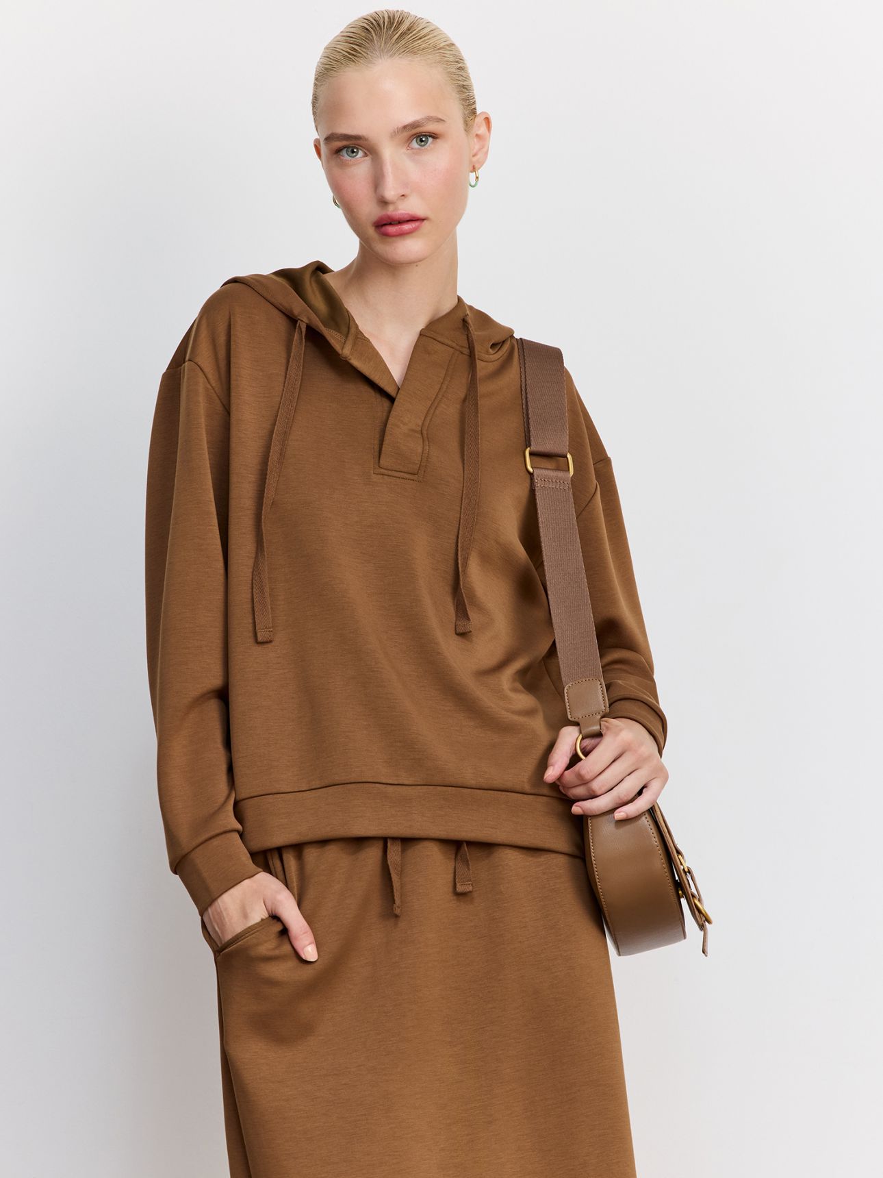 סווטשירט רך בשילוב תיקתקים