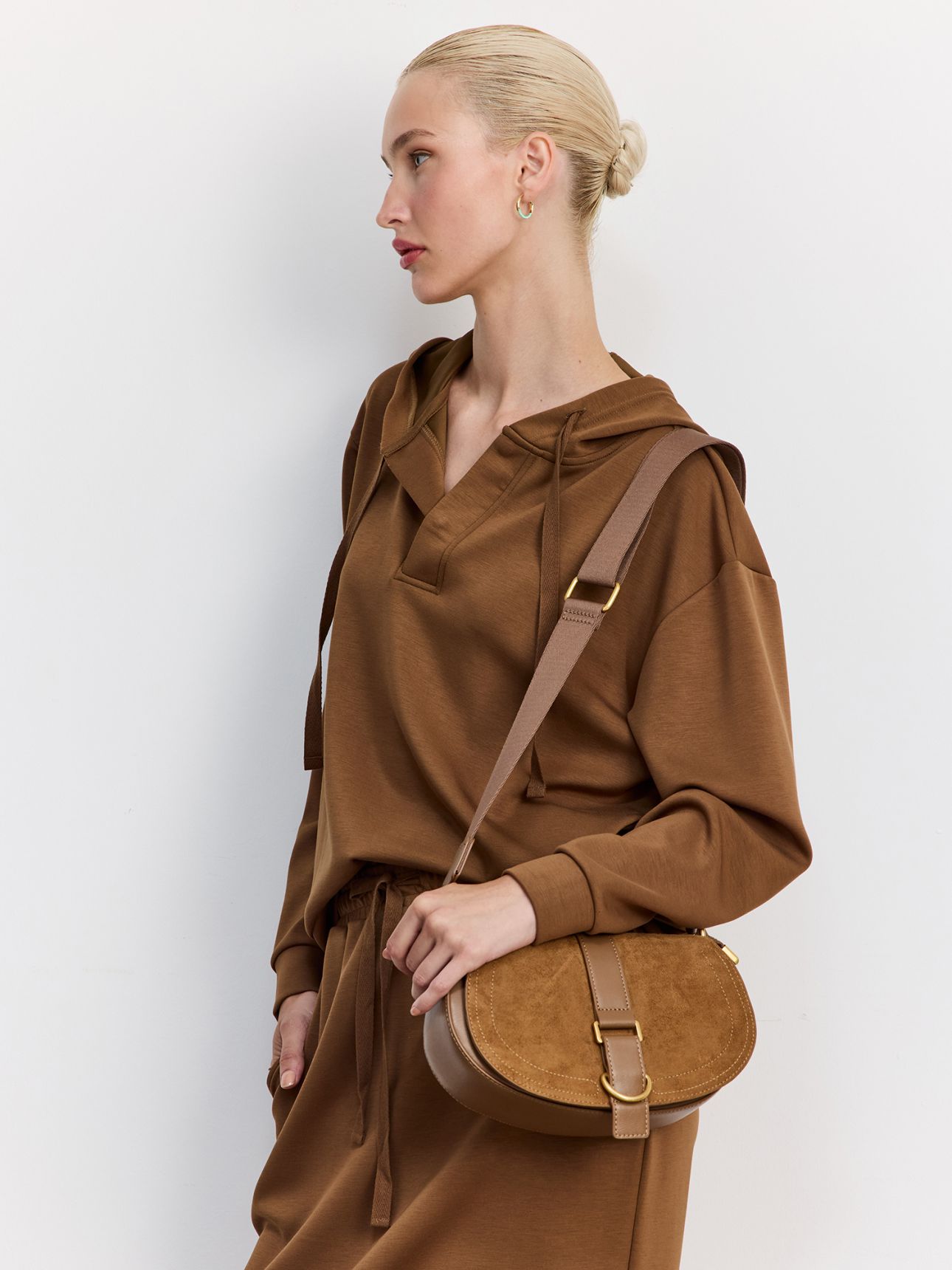 סווטשירט רך בשילוב תיקתקים