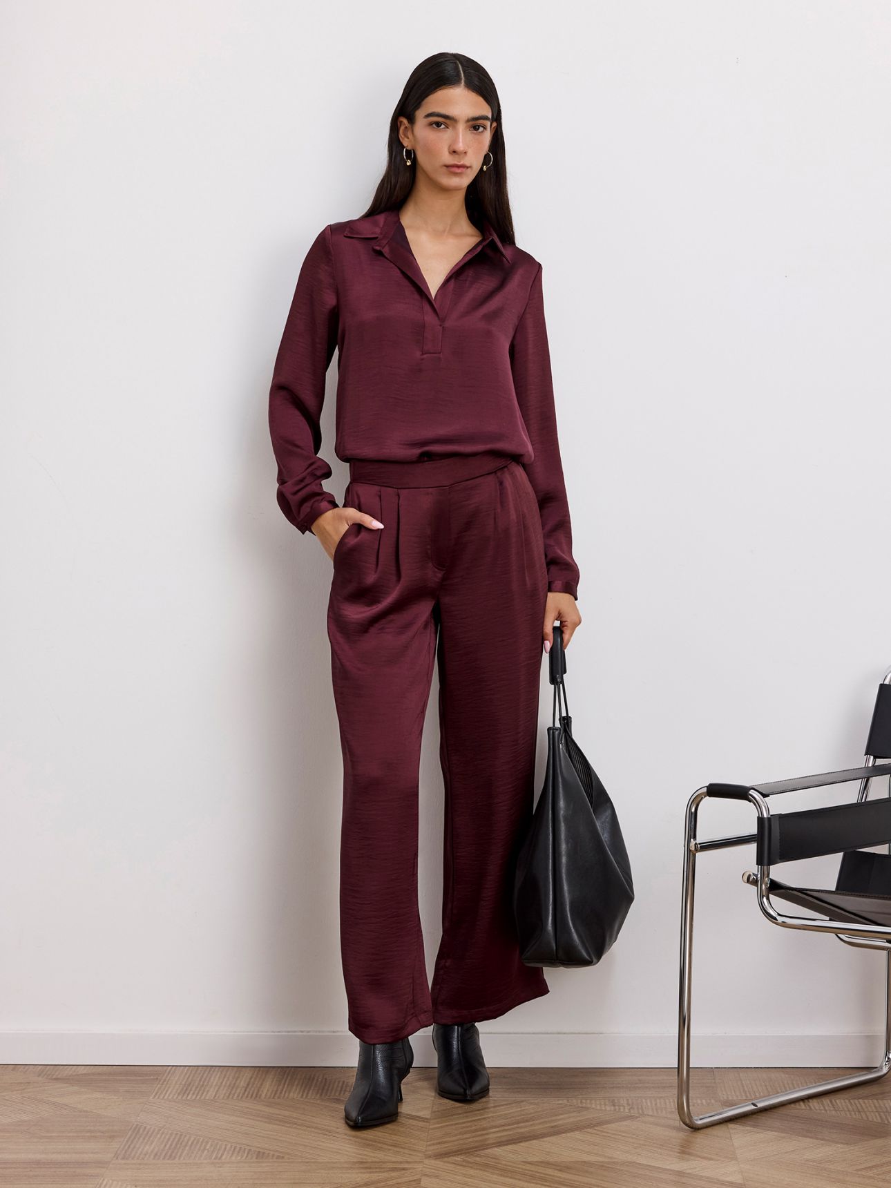 חולצת סאטן עם צווארון