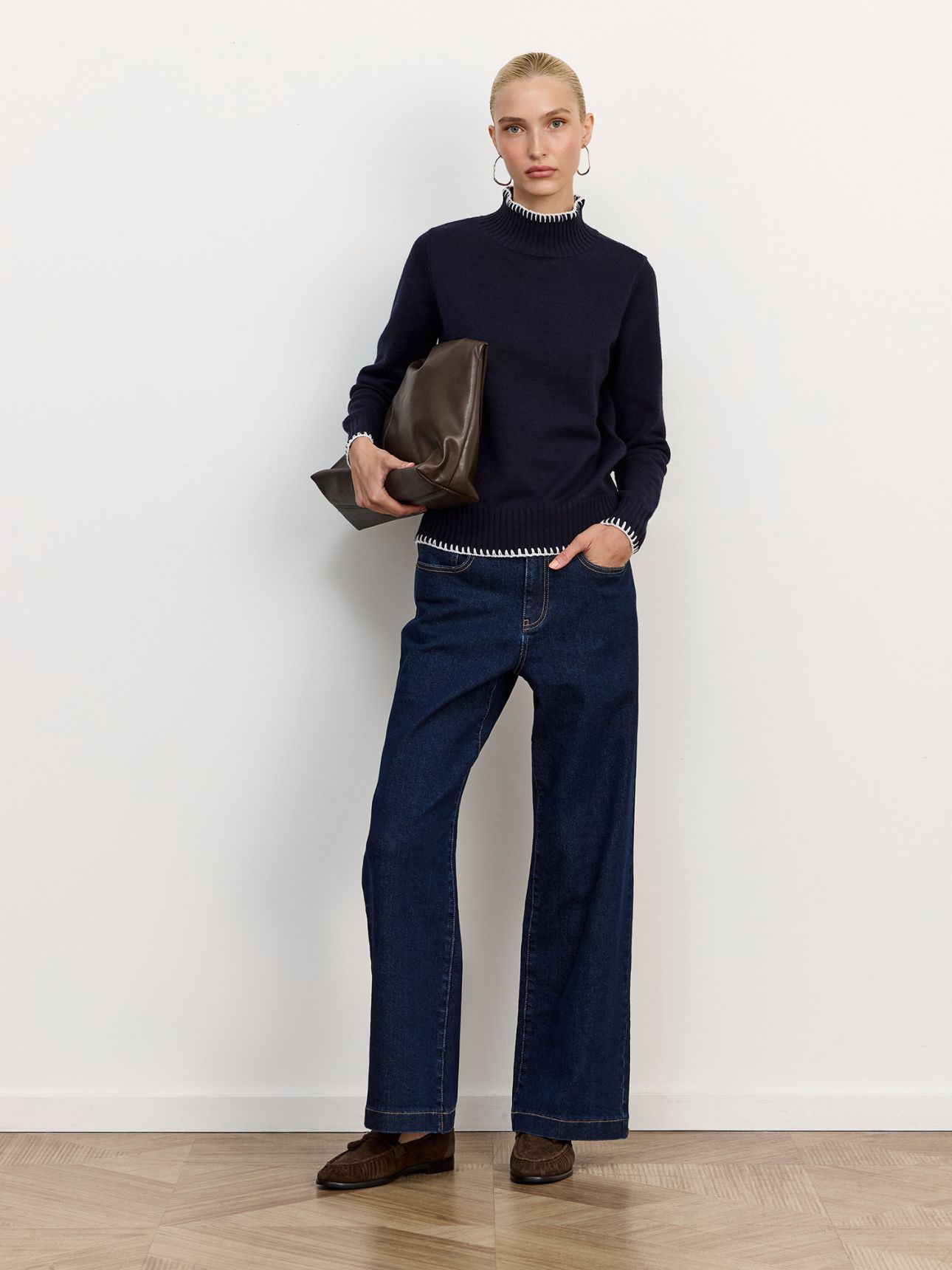 סוודר גולף בשילוב רקמה