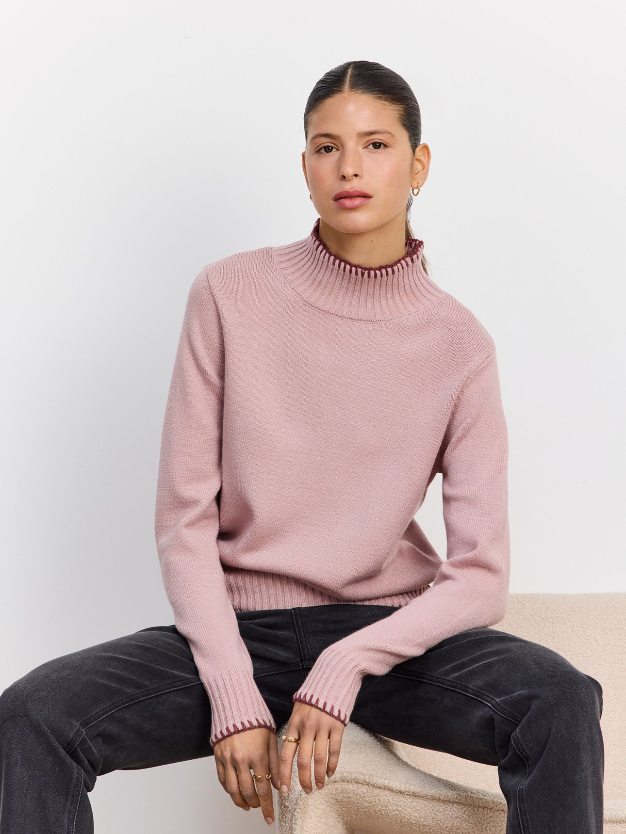 סוודר גולף בשילוב רקמה