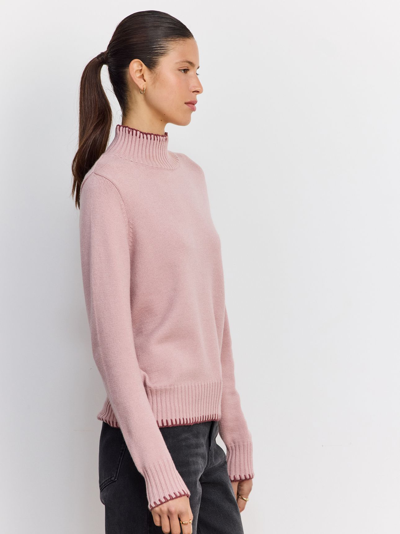 סוודר גולף בשילוב רקמה